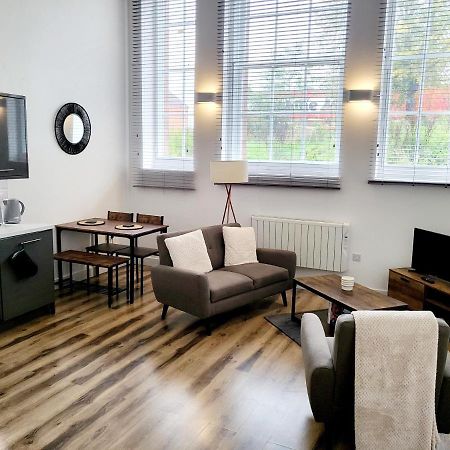 Ferienwohnung Burkhardt Hall- Parking Included- Sleeps 4 Swindon Exterior foto