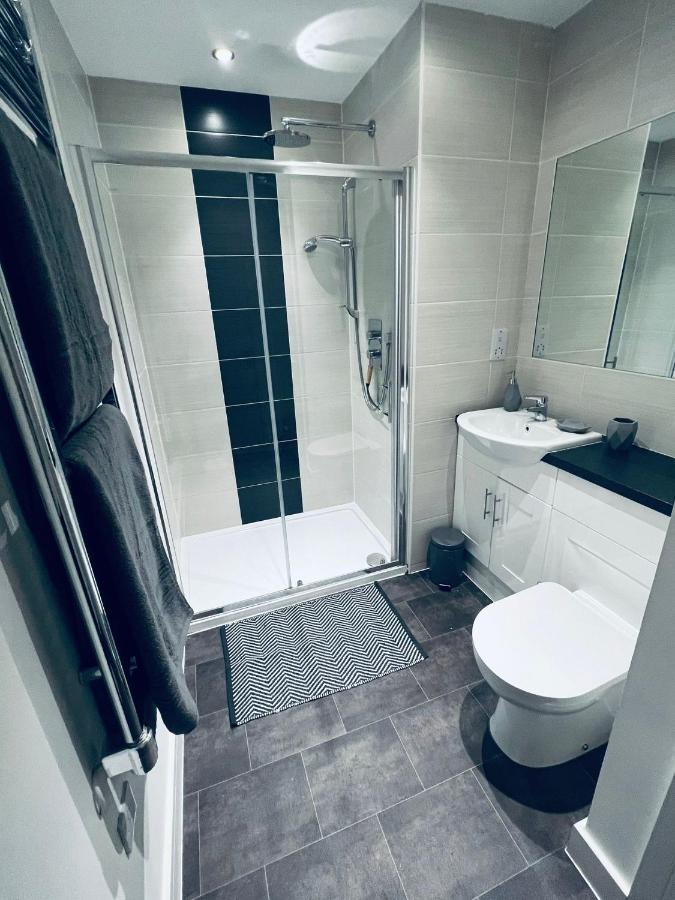 Ferienwohnung Burkhardt Hall- Parking Included- Sleeps 4 Swindon Exterior foto